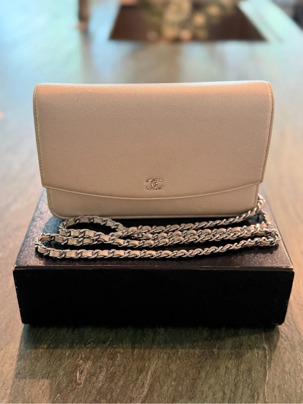 CHANEL Silver Caviar Leather Crossbody Wallet with Silver Chain